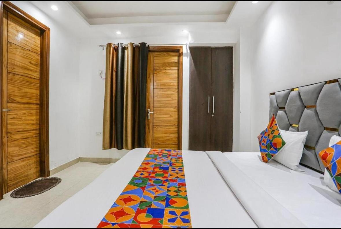 Hotel 24By7 Neu-Delhi Exterior foto