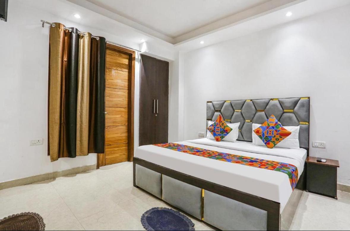 Hotel 24By7 Neu-Delhi Exterior foto