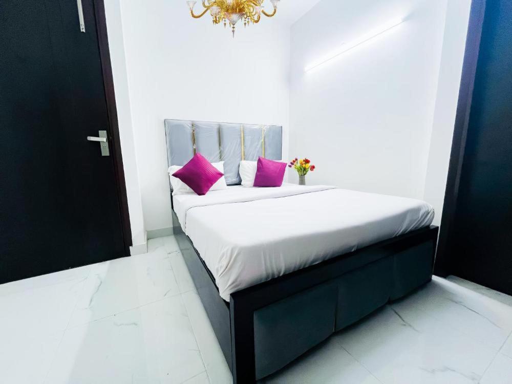 Hotel 24By7 Neu-Delhi Exterior foto