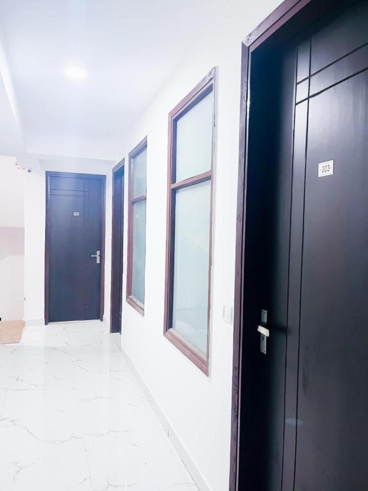 Hotel 24By7 Neu-Delhi Exterior foto