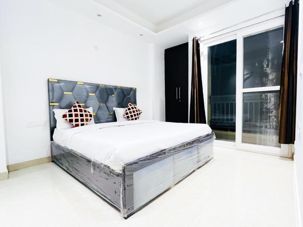 Hotel 24By7 Neu-Delhi Exterior foto