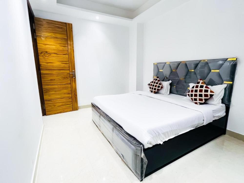 Hotel 24By7 Neu-Delhi Exterior foto